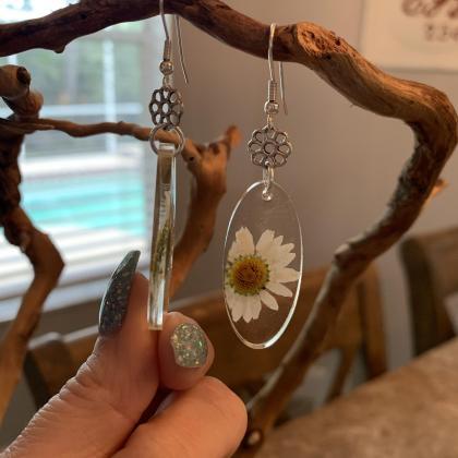 Real Dried Flower Earrings, Resin Pressed Daisy..