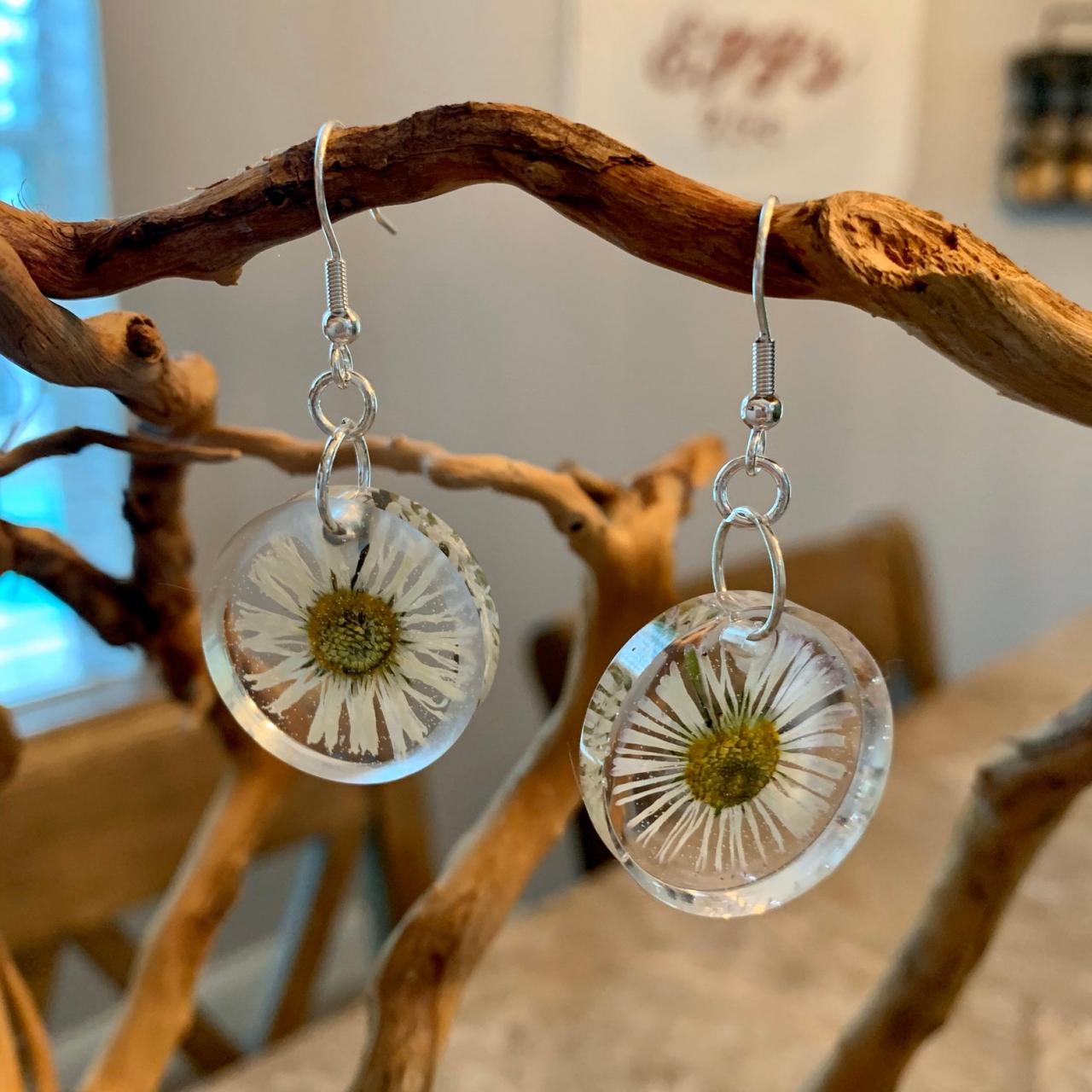 Pressed Daisy Flower Earrings, Resin Flower Jewelry, Unique Gift For Grad, Preserved Flowers, Boho, Minimalist Jewelry Gifts, Nature Gift,