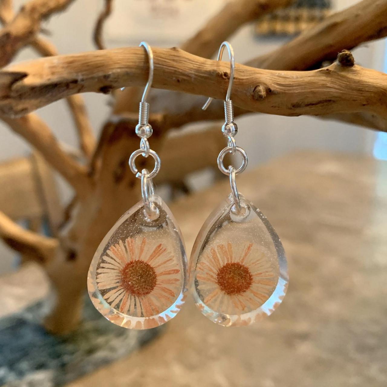 Pressed Dried Daisy Flower Earrings, Resin Flower Jewelry, Unique Gift For Grad,preserved Flowers, Boho, Minimalist Jewelry Gifts, Nature Gift,