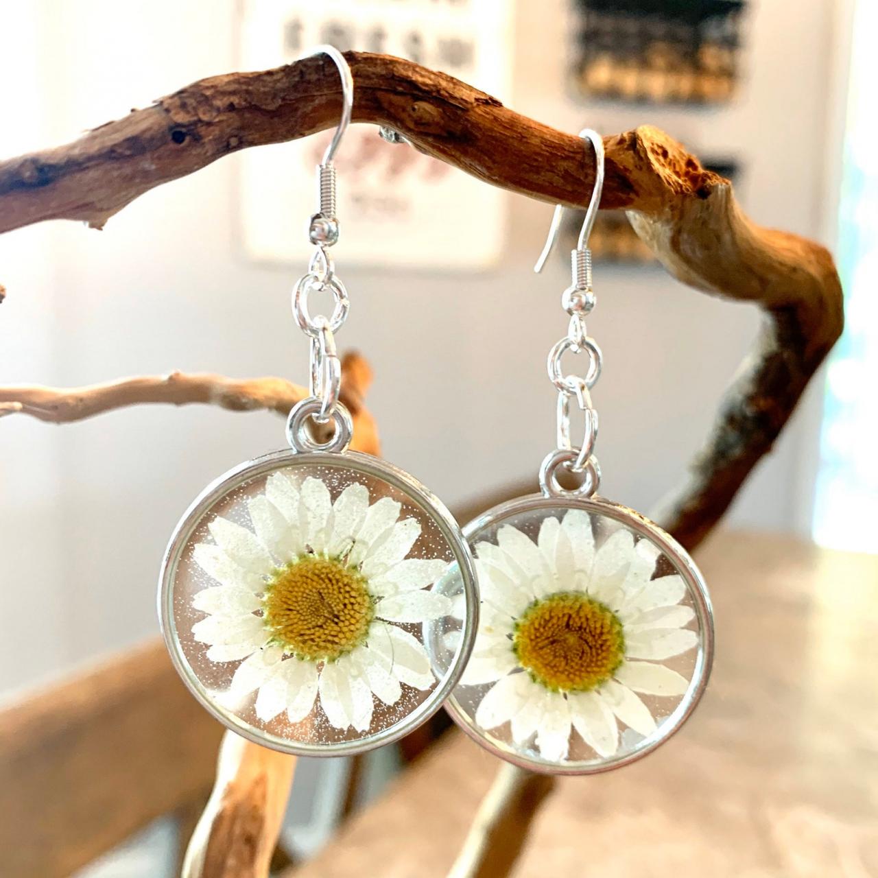 Pressed Daisy Flowers Earrings, Resin Flower Jewelry, Unique Gift For Grad,preserved Flowers, Boho, Minimalist Jewelry Gifts, Nature Gift,