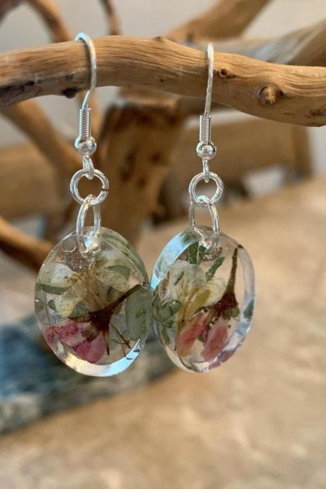 Pressed dried flowers earrings, resin flower jewelry, unique gift grad,preserved flowers, boho, minimalist jewelry gifts, nature gift, botanic