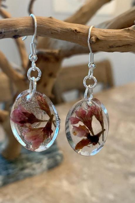 Pressed dried flowers earrings, resin flower jewelry, unique gift for grad,preserved flowers, boho, minimalist jewelry gifts, nature gift, botanic
