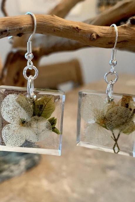 Pressed dried flowers earrings, resin flower jewelry,gift for graduation, preserved flowers, boho, minimalist jewelry gifts, nature gift, botanic