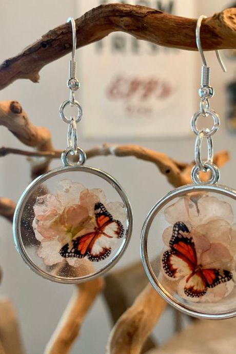 Resin pressed flowers earrings, real flower earrings, resin flower jewelry, unique gift for grad,preserved flowers, minimalist jewelry gifts, nature gift, butterfly art