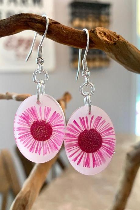 Resin pressed flowers earrings, real flower earrings, unique gift for graduation,preserved flowers, boho, minimalist jewelry gifts, nature gift, botanic