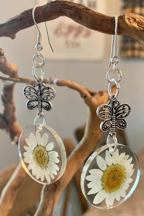 Resin daisy flower earrings with butterfly charm, Pressed Dried Flower Earrings, jewelry for women
